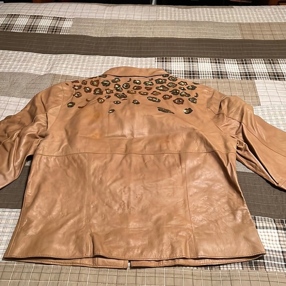 Jacket is flashy but not to flashy lightweight/spring&fall - Picture 1 of 6